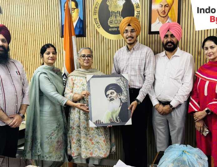 ਯੂਪੀਐਸਸੀ ਦੀ ਪ੍ਰੀਖਿਆ ਪਾਸ ਕਰਨ ਵਾਲੇ ਸੁਨਾਵਰਦੀਪ ਸਿੰਘ ਦਾ ਡੀ ਸੀ ਫਰੀਦਕੋਟ ਵੱਲੋਂ ਸਨਮਾਨ